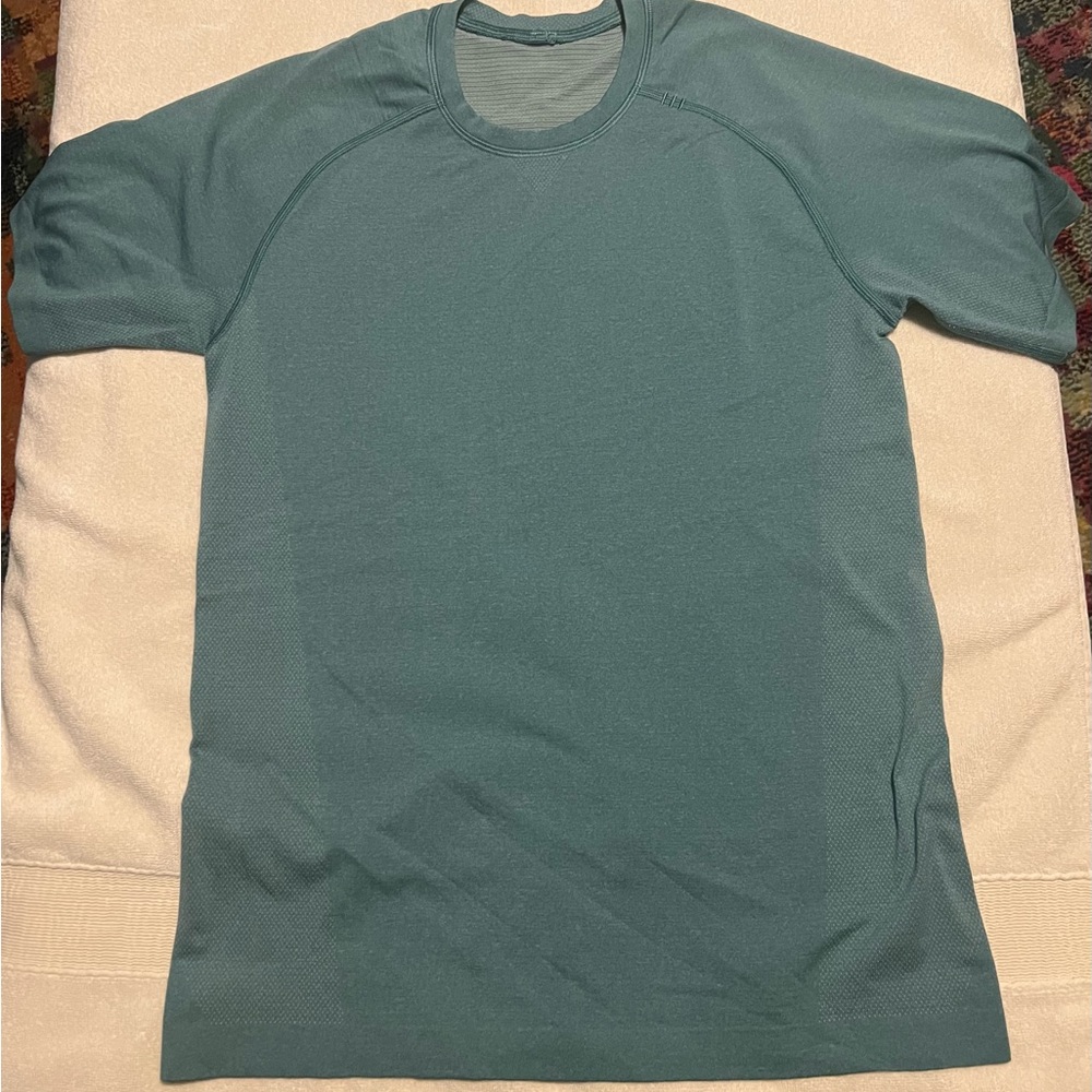 Lululemon Metal Vent Tech Short Sleeve Shirt
2.0 Peroxide/Breeze blue green